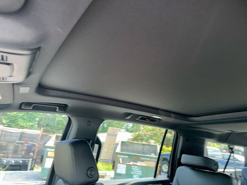 Used 2025 Chevrolet Suburban LT w/ Comfort Package RWD image 20