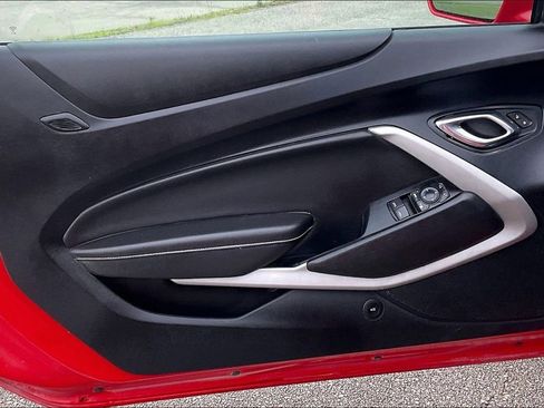 Used 2020 Chevrolet Camaro LT RWD image 21