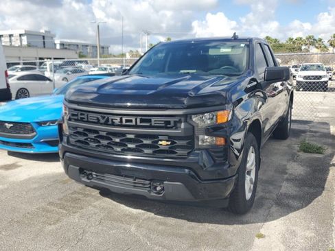 Used 2022 Chevrolet Silverado 1500 Custom image 3