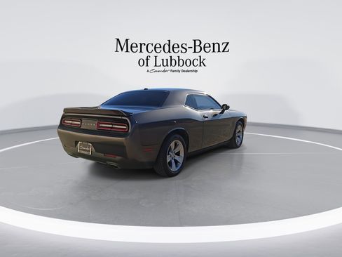 Used 2021 Dodge Challenger SXT image 8
