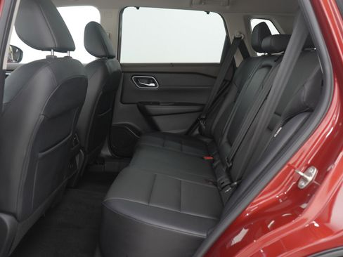 Used 2021 Nissan Rogue SV w/ Premium Package image 15