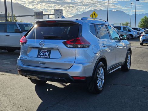 Used 2018 Nissan Rogue SV AWD/4WD image 3