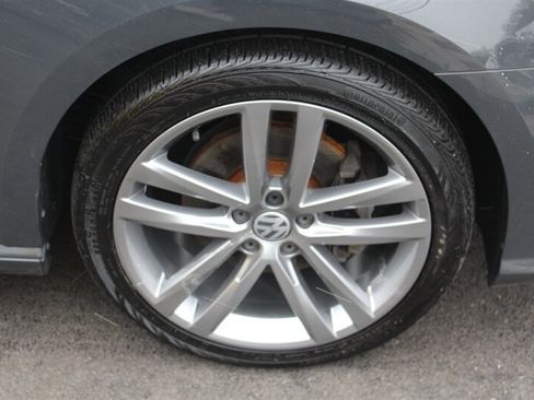 Used 2018 Volkswagen Passat 2.0T R-Line w/ R-Line Lighting Package FWD image 23