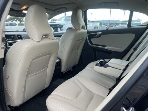 Used 2017 Volvo S60 T5 Inscription Platinum w/ Climate Package AWD/4WD image 31