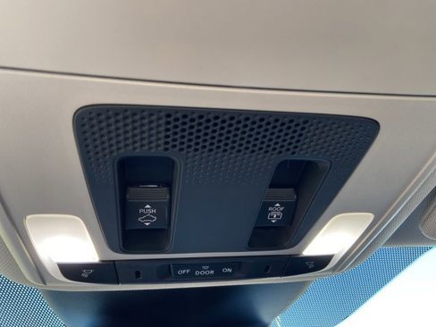 Used 2025 Honda Pilot Elite image 46