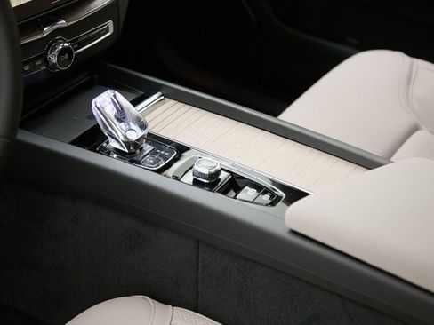 New 2026 Volvo XC60 B5 Plus w/ Protection Package Premier image 18