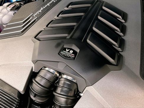 Used 2025 Lamborghini Urus SE image 16