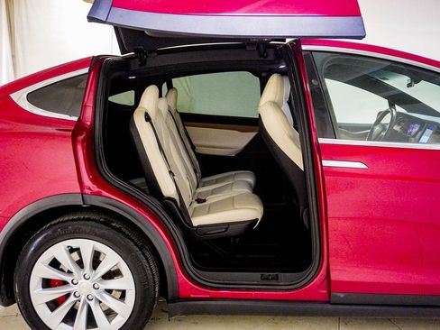Used 2021 Tesla Model X Performance image 33
