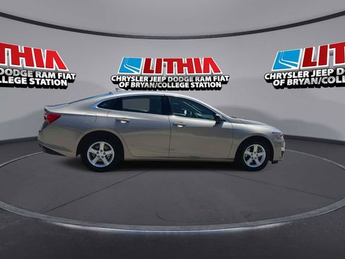 Used 2025 Chevrolet Malibu LT FWD image 9