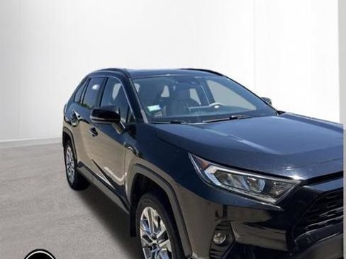 Used 2019 Toyota RAV4 XLE Premium w/ Cold Weather Package AWD/4WD image 3