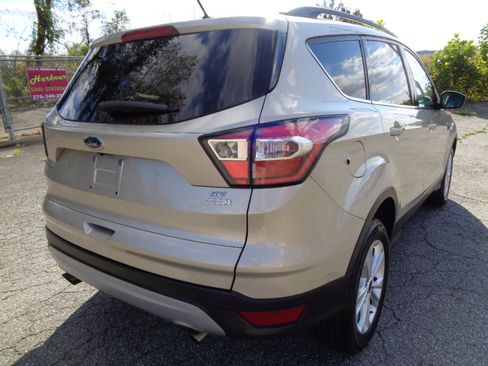 Used 2018 Ford Escape SE w/ Ford Safe & Smart Package image 5