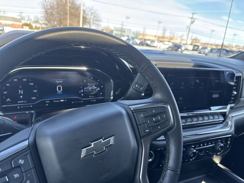 Used 2025 Chevrolet Silverado 2500 ZR2 w/ Technology Package AWD/4WD image 11