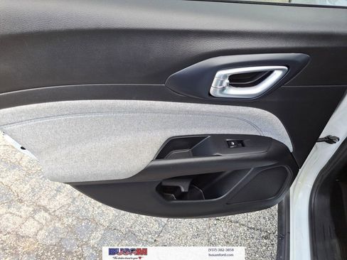 Used 2023 Jeep Compass Latitude image 10