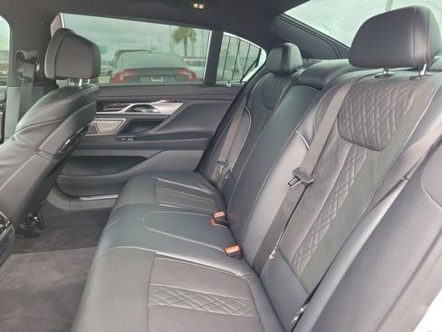Used 2019 BMW 750i w/ Executive Package RWD image 15