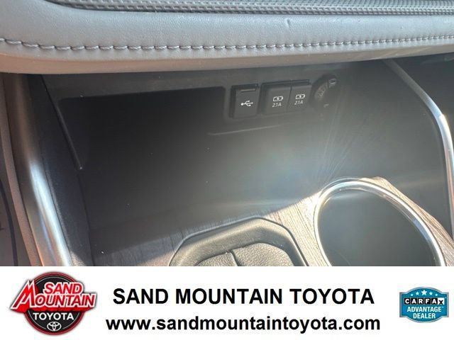 Used 2021 Toyota Highlander Platinum FWD image 20