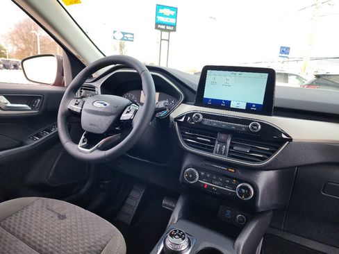 Used 2021 Ford Escape SE w/ SE Sport Appearance Package image 28