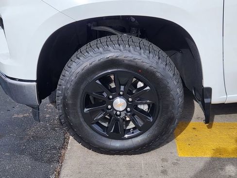 Used 2025 Chevrolet Silverado 1500 LT image 10