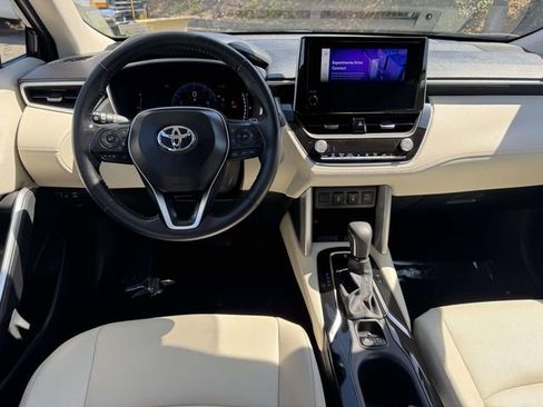 Used 2024 Toyota Corolla Cross XLE w/ Convenience Package image 14