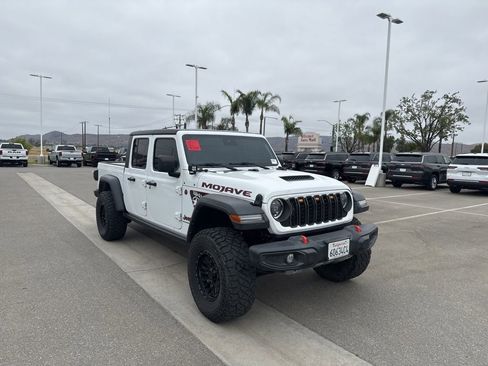 Used 2024 Jeep Gladiator Mojave w/ Convenience Group AWD/4WD image 2