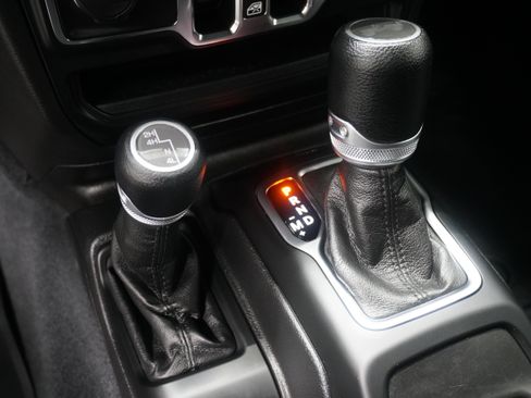 Used 2022 Jeep Wrangler Unlimited Sport AWD/4WD image 23
