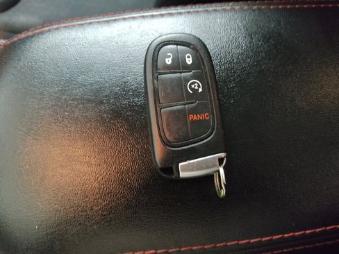 Used 2019 Jeep Cherokee Trailhawk w/ Cold Weather Group AWD/4WD image 32