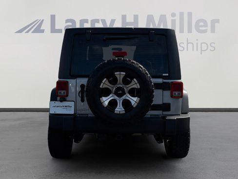 Used 2017 Jeep Wrangler Unlimited Sport w/ Connectivity Group image 4