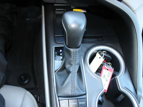 Used 2023 Toyota Camry XLE image 21