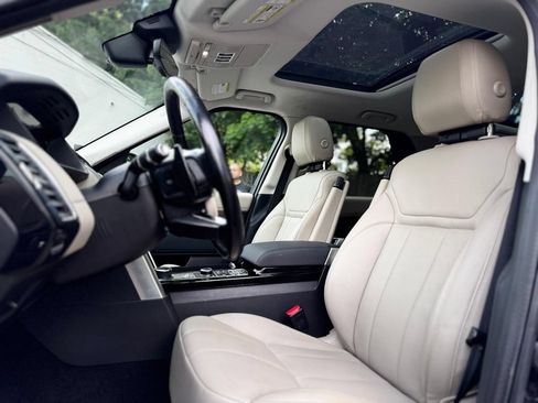 Used 2018 Land Rover Discovery HSE AWD/4WD image 19