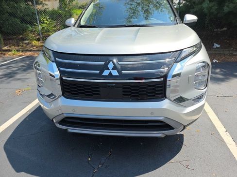 Used 2025 Mitsubishi Outlander SE AWD/4WD image 2