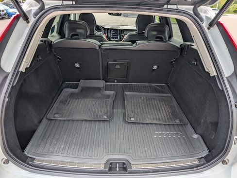 Used 2021 Volvo XC60 T6 Momentum w/ Premium Package AWD/4WD image 13