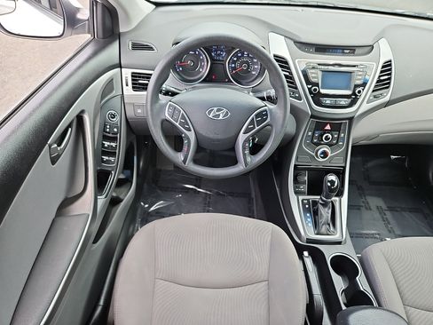 Used 2015 Hyundai Elantra SE w/ Option Group 02 FWD image 11