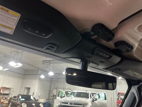 Used 2023 Jeep Wrangler Unlimited Sahara w/ Dual Top Group AWD/4WD image 19