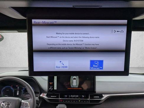 Used 2025 Toyota Sienna Platinum image 21