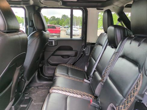 Used 2022 Jeep Wrangler Unlimited Sahara AWD/4WD image 14