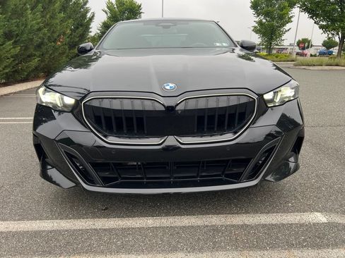 Used 2024 BMW 540i xDrive w/ Executive Package AWD/4WD image 2