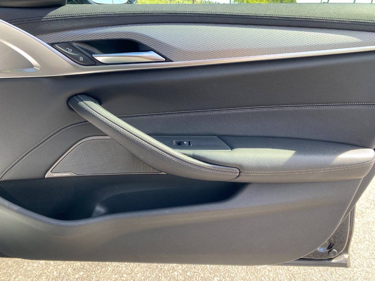 Used 2018 BMW 530i xDrive AWD/4WD image 33