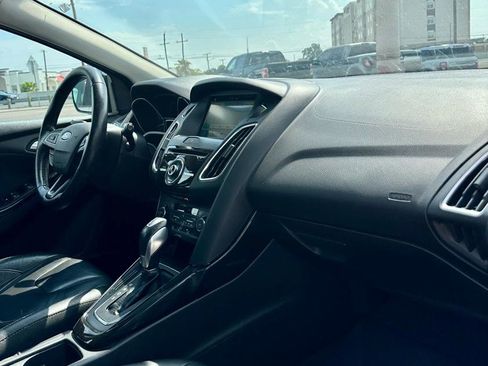Used 2016 Ford Focus Titanium w/ Titanium Technology Package FWD image 3