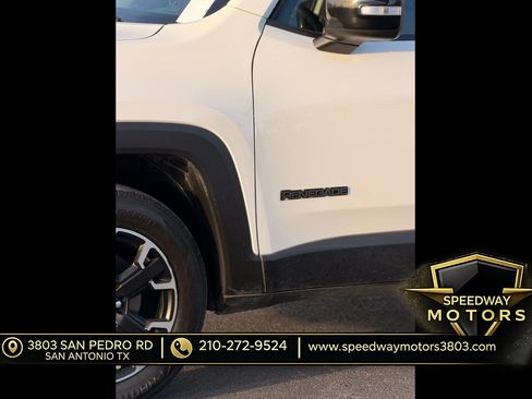 Used 2023 Jeep Renegade Latitude AWD/4WD image 11