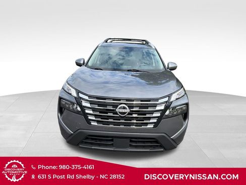 Used 2024 Nissan Rogue SV w/ SV Premium Package FWD image 2