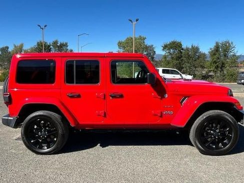 Used 2024 Jeep Wrangler Unlimited Sahara AWD/4WD image 8