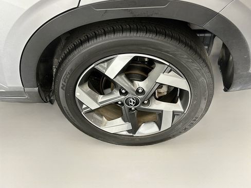 Used 2025 Hyundai Venue SEL FWD image 11