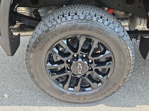 Used 2025 Chevrolet Silverado 2500 LT w/ Trail Boss Package AWD/4WD image 8