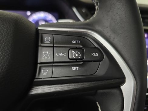 Used 2023 Jeep Grand Cherokee Altitude AWD/4WD image 20