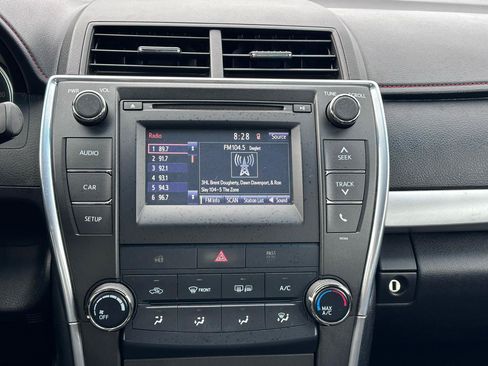 Used 2015 Toyota Camry SE FWD image 26