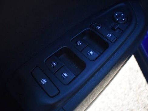 Used 2020 Hyundai Venue SEL FWD image 29
