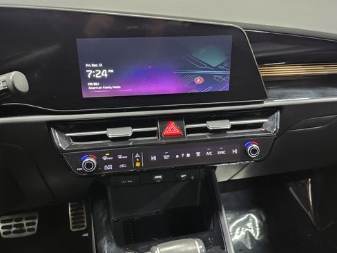 Used 2023 Kia Niro EX Touring image 30