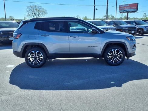 Used 2022 Jeep Compass Limited AWD/4WD image 10