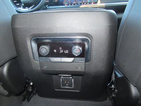 Used 2025 Chevrolet Tahoe Z71 AWD/4WD image 31