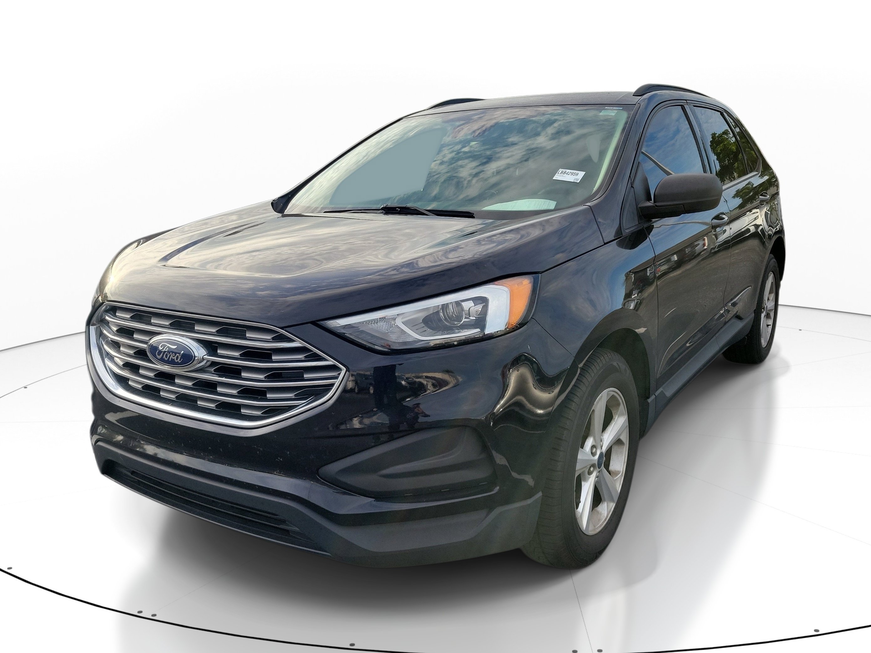 Used 2020 Ford Edge SE FWD image 3