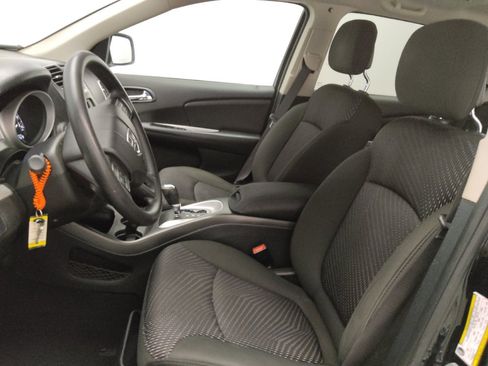 Used 2019 Dodge Journey SE FWD image 17
